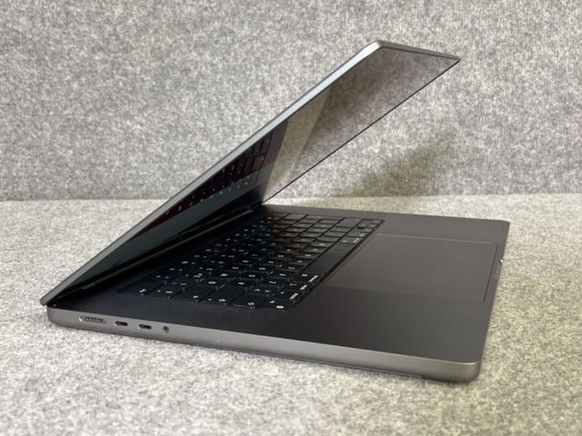 963394-9 MacBook Pro M1 16", 32GB / 1TB