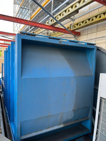 1042595-6 Garbage compactor with scissor lift table