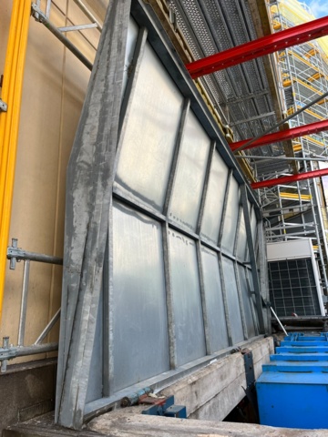 1042595-11 Garbage compactor with scissor lift table