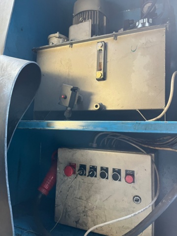 1042595-23 Garbage compactor with scissor lift table