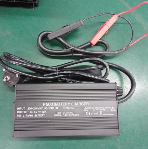 1047173-2 Battery charger F500 14.6V, 20 Ah for Lithium batteries