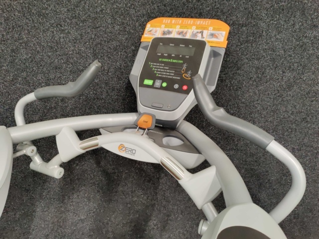 1047230-4 Running machine Octane Fitness Zero Runner