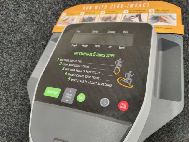 1047230-5 Running machine Octane Fitness Zero Runner