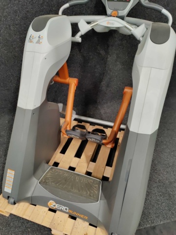 1047230-8 Running machine Octane Fitness Zero Runner