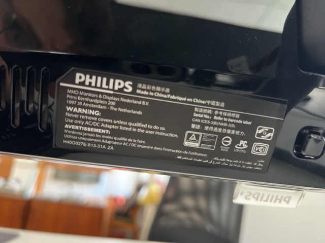 1023689-4 Desktop computer, monitors, keyboard and mouse