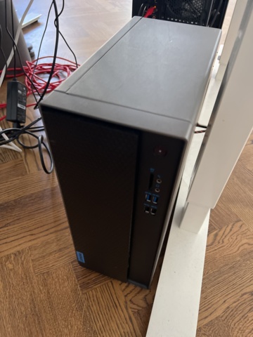 1023689-5 Desktop computer, monitors, keyboard and mouse