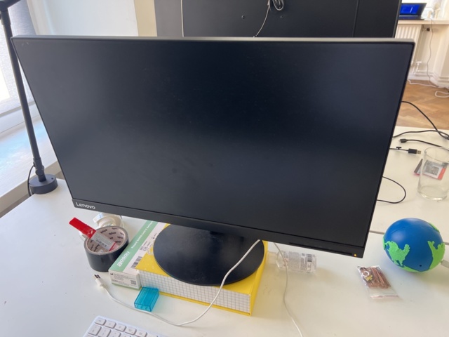 1023689-7 Desktop computer, monitors, keyboard and mouse