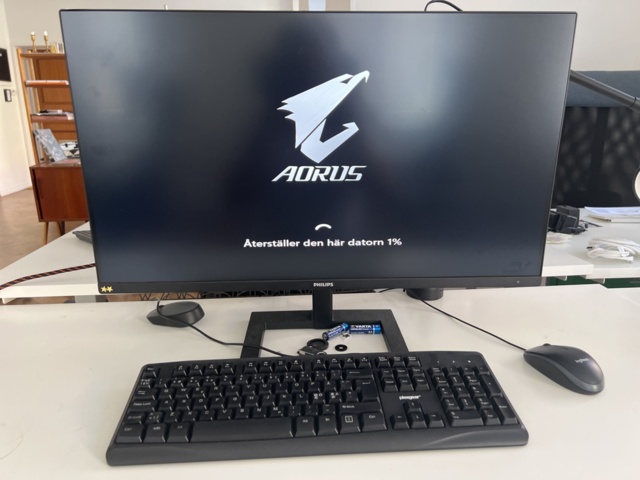 1023691-7 Stationär dator med tangentbord och mus