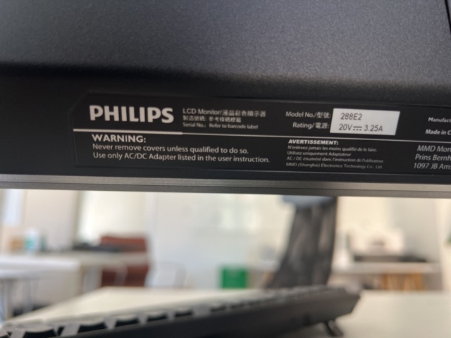 1023691-8 Stationär dator med tangentbord och mus