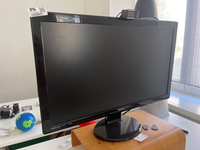 1023691-10 Stationär dator med tangentbord och mus