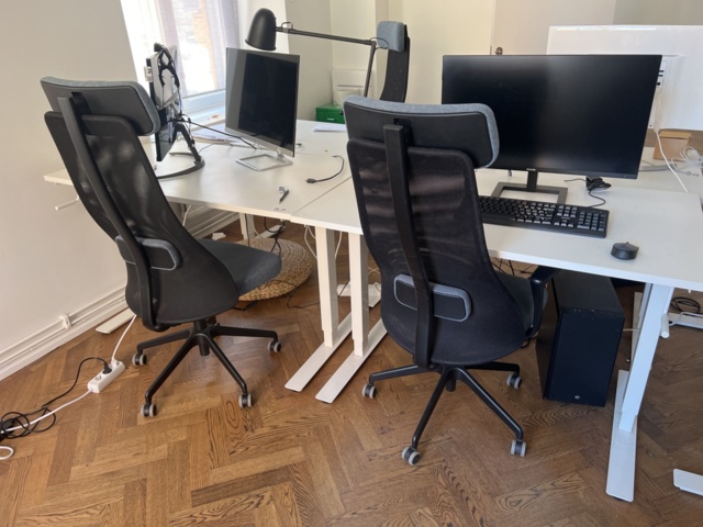 1023696-1 Office workplaces, 2 pieces