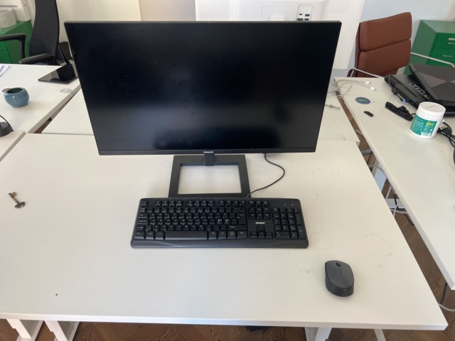 1023697-1 Stationär dator med skärm, mus och tangentbord