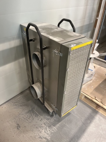 1022166-2 Mobile air filter on wheels