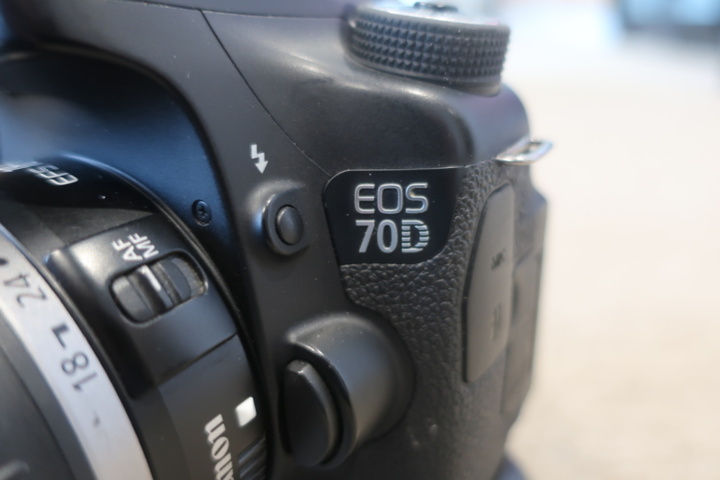 1030187-11 System camera Canon EOS 70D