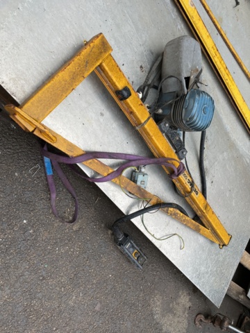 1042620-5 Telefer 500 kg with wall swing crane Demag