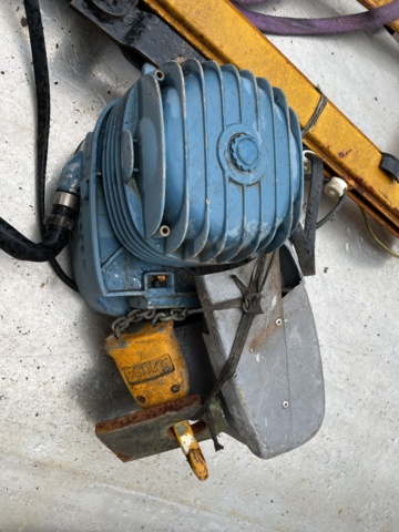 1042620-8 Telefer 500 kg with wall swing crane Demag