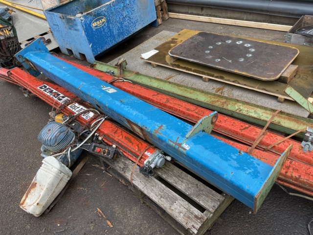 1042620-7 Telefer 500 kg with wall swing crane Demag