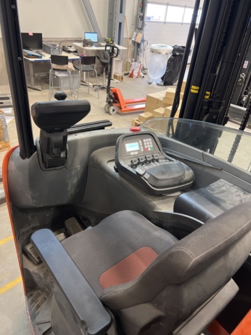 1022184-6 Forklift truck