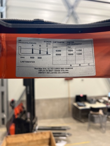 1022184-10 Forklift truck
