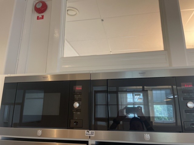 980560-1 2 microwave ovens from Electrolux