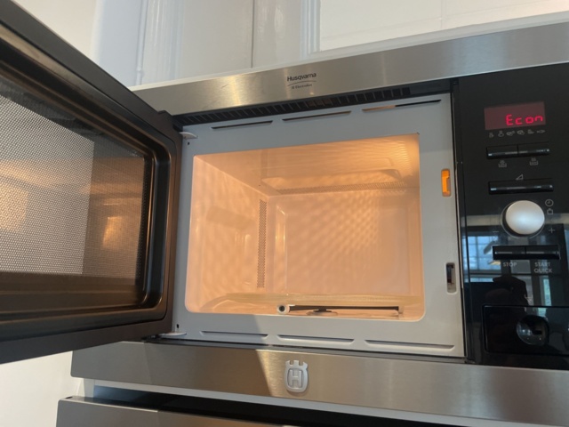 980560-3 2 microwave ovens from Electrolux