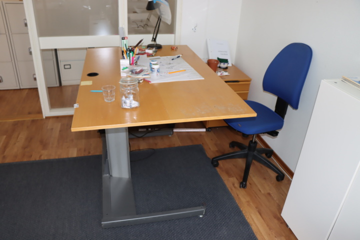 1033603-2 Raised/retractable Desk 160x100