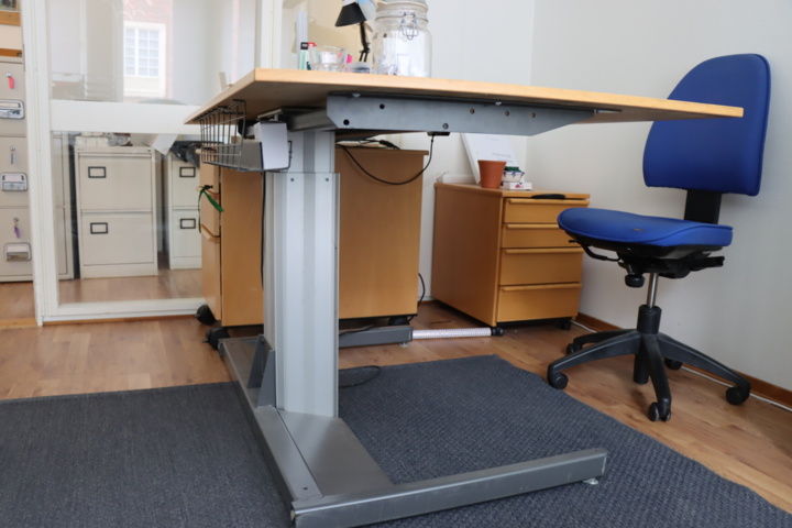 1033603-4 Raised/retractable Desk 160x100