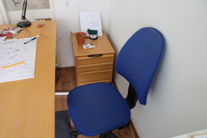 1033603-6 Raised/retractable Desk 160x100