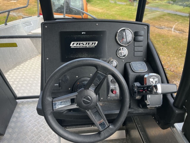 1013117-17 Faster 525 SC Tohatsu 90hp 4-stroke 2021 only 10 hours, trailer