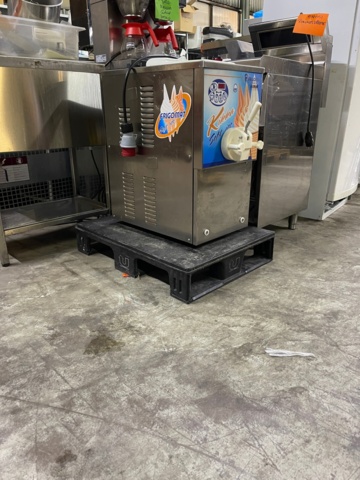 898092-7 Frigomat Kikka 1P single flavor soft ice cream machine with pump. Newly serviced, new gaskets.