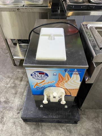 898092-5 Frigomat Kikka 1P single flavor soft ice cream machine with pump. Newly serviced, new gaskets.