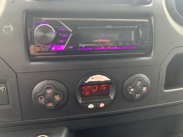 1044538-16 Renault Master Chassis Cab 3.5 T 2.3 dCi - 2012