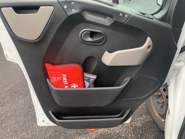 1044538-19 Renault Master Chassis Cab 3.5 T 2.3 dCi - 2012