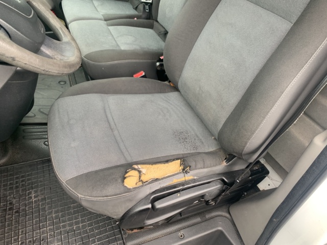 1044538-21 Renault Master Chassis Cab 3.5 T 2.3 dCi - 2012