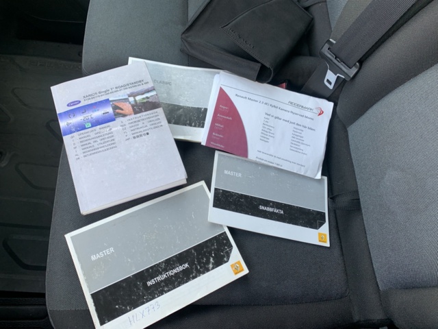 1044538-70 Renault Master Chassis Cab 3.5 T 2.3 dCi - 2012