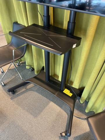 1023761-2 TV Samsung 65" with floor stand