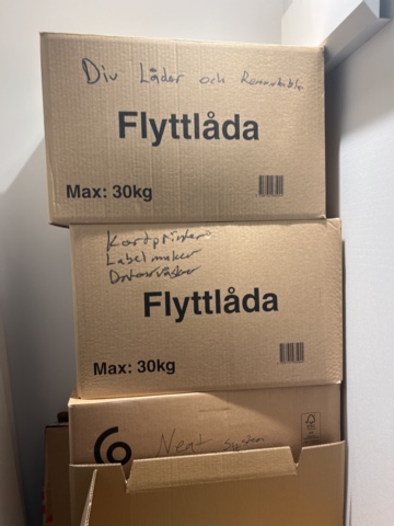 1023782-6 Office accessories in several boxes