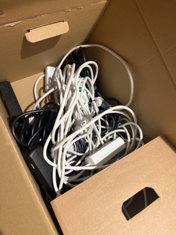 1023782-7 Office accessories in several boxes