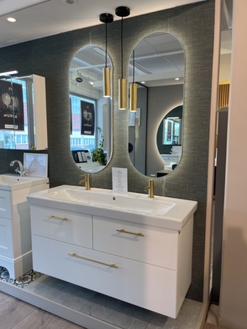 963450-1 Chest of drawers and double mirrors (Duobad Gripen 1300 &amp; Svedbergs Valje LED)
