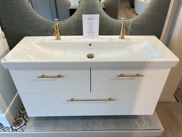 963450-2 Chest of drawers and double mirrors (Duobad Gripen 1300 &amp; Svedbergs Valje LED)