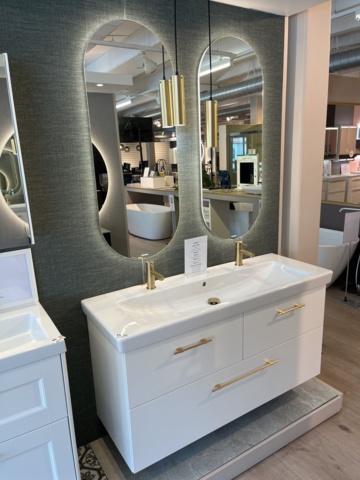 963450-3 Chest of drawers and double mirrors (Duobad Gripen 1300 &amp; Svedbergs Valje LED)