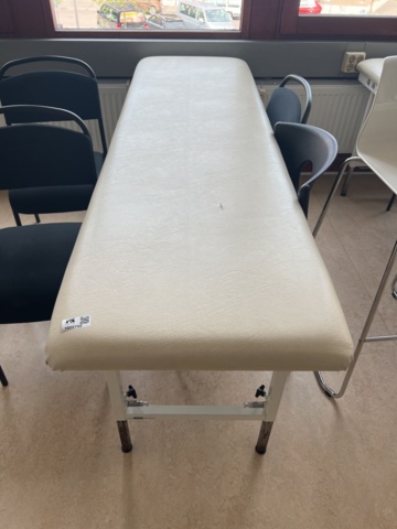 1022752-1 Behandlingsbänkar, 8 stycken