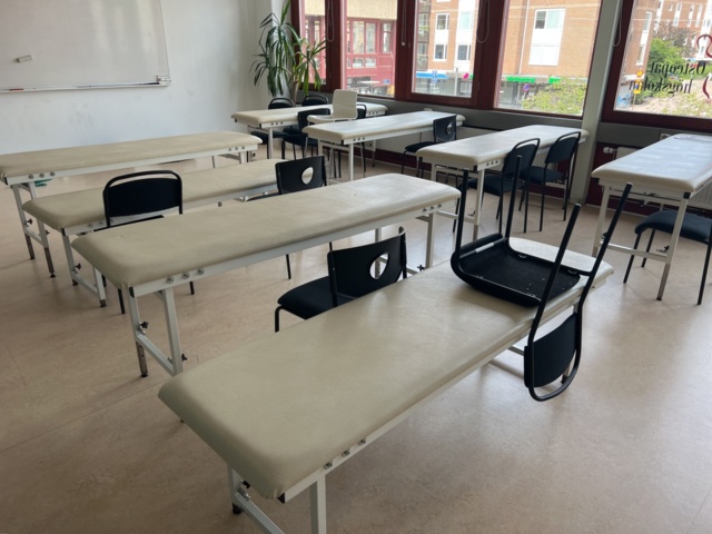 1022752-3 Behandlingsbänkar, 8 stycken