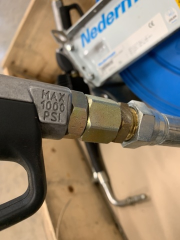 1050010-8 2 hose reels Nederman