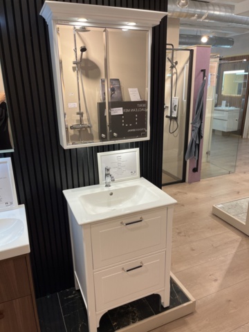 963496-1 Dresser and mirror cabinet (Björbo Saga 600)