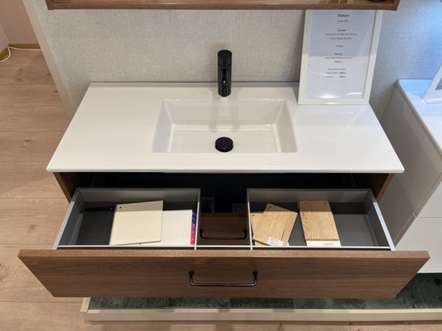 963504-7 Dresser and mirror (Dansani Luna 100)