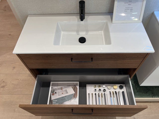 963504-8 Dresser and mirror (Dansani Luna 100)