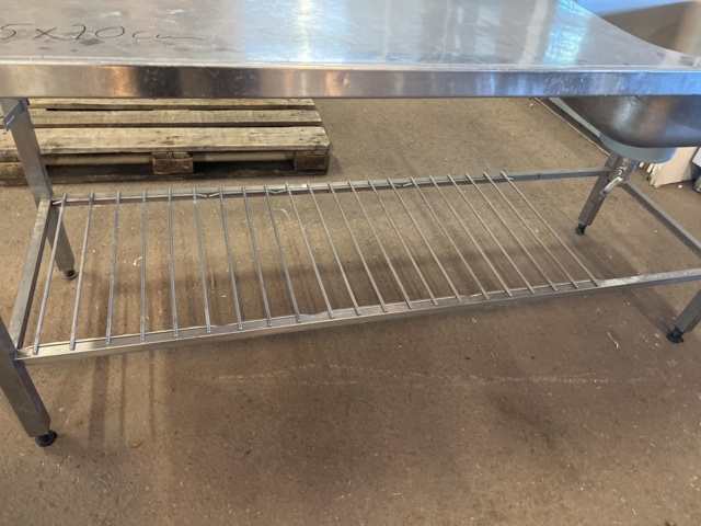 898113-4 Sink ho to the right folded back edge, grid undershelf. About 195x70x90 cm