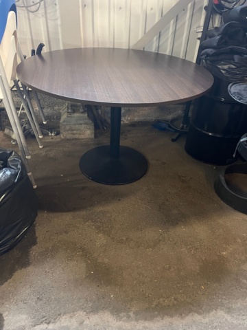 898115-9 Restaurant furniture, chairs and tables. ATTENTION! SEE INFO AND PICTURES