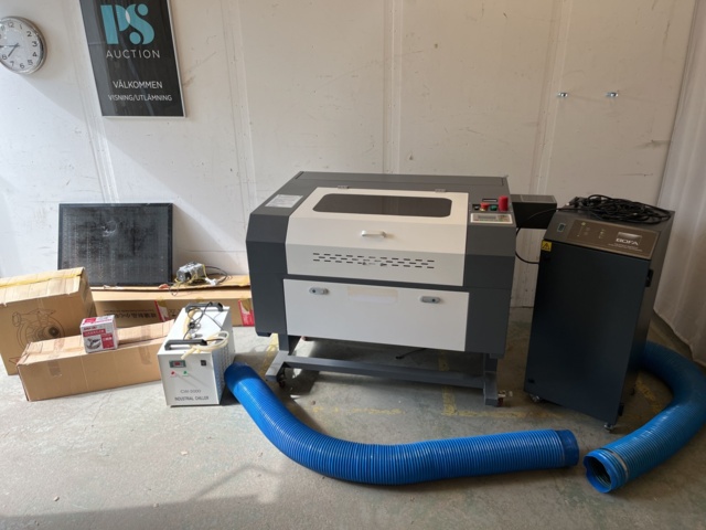 963555-39 Redsail Laser X700 with several accessories